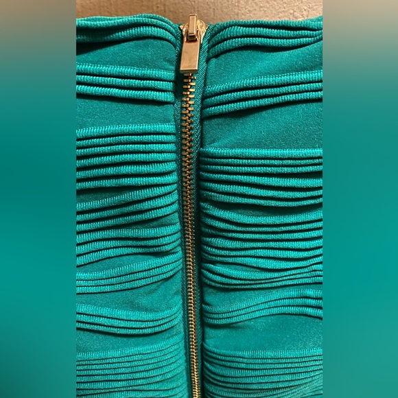 ☘️ Dana Buchman green and black dress. Lined and very well made. - Picture 3 of 13